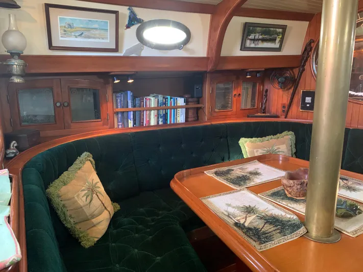 Legacy Yacht Photos Pics 