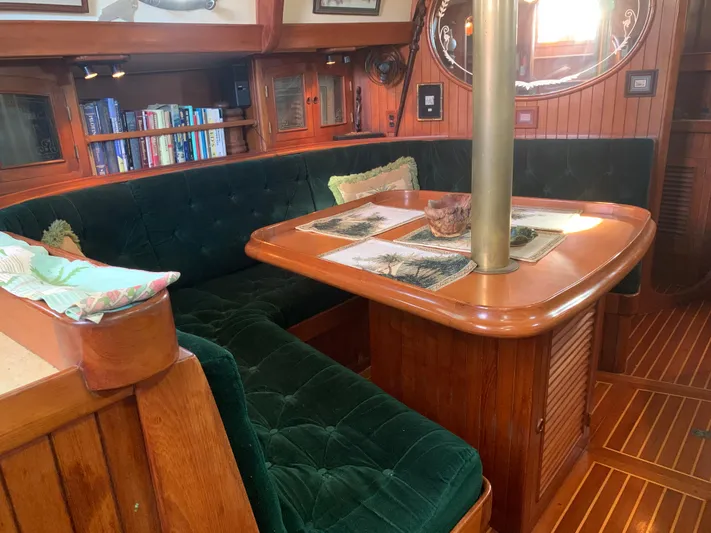 Legacy Yacht Photos Pics 