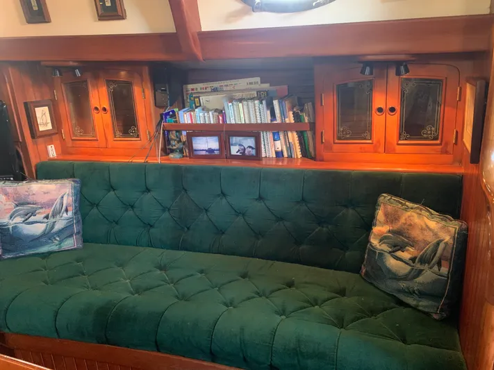 Legacy Yacht Photos Pics 