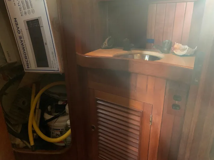 Legacy Yacht Photos Pics 