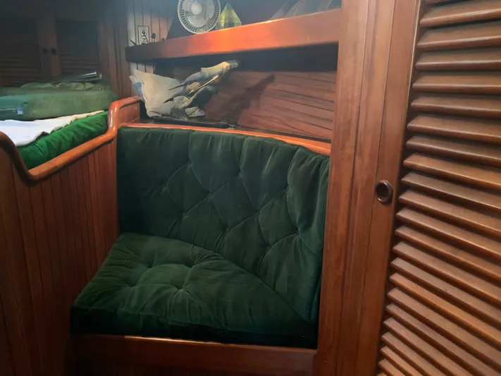 Legacy Yacht Photos Pics 