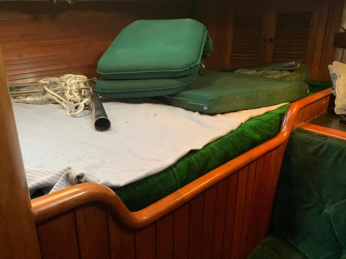 Legacy Yacht Photos Pics 