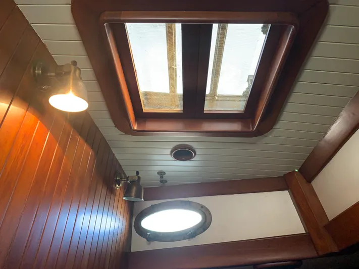 Legacy Yacht Photos Pics 