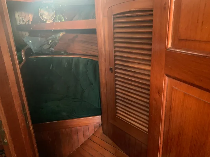 Legacy Yacht Photos Pics 