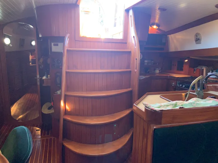 Legacy Yacht Photos Pics 