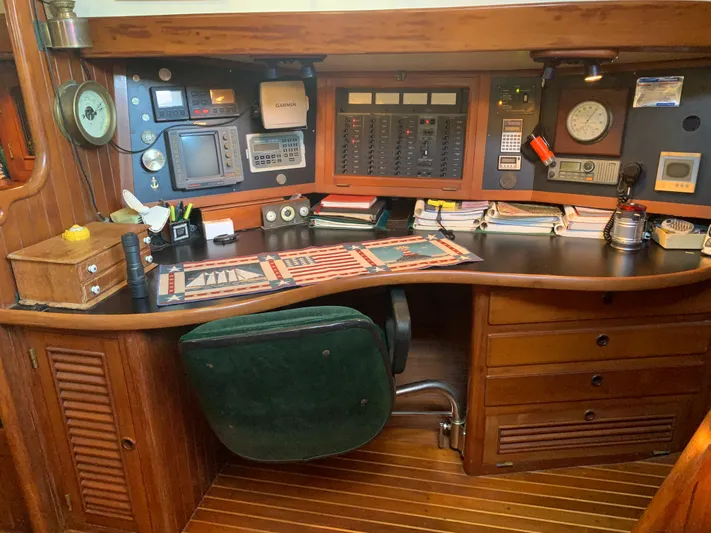 Legacy Yacht Photos Pics 