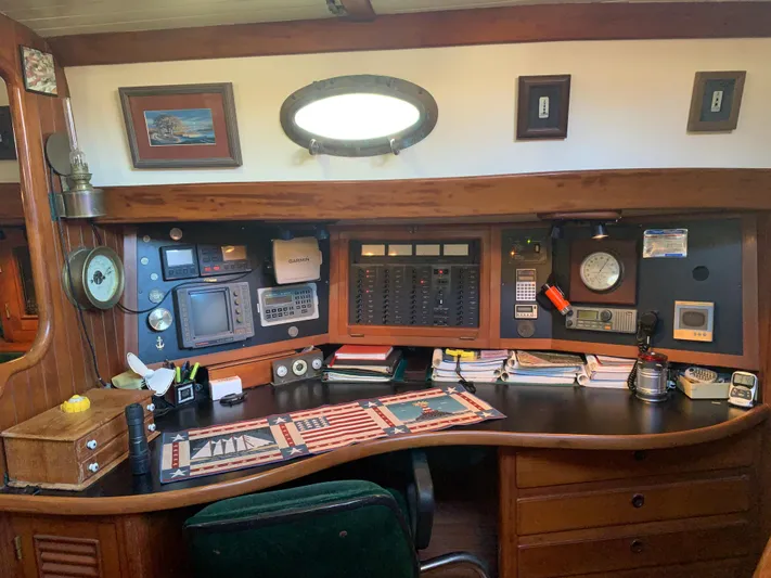 Legacy Yacht Photos Pics 