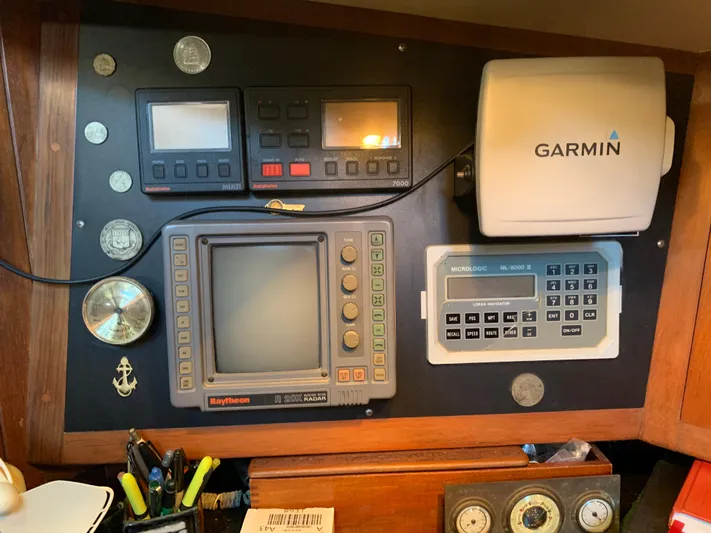 Legacy Yacht Photos Pics 