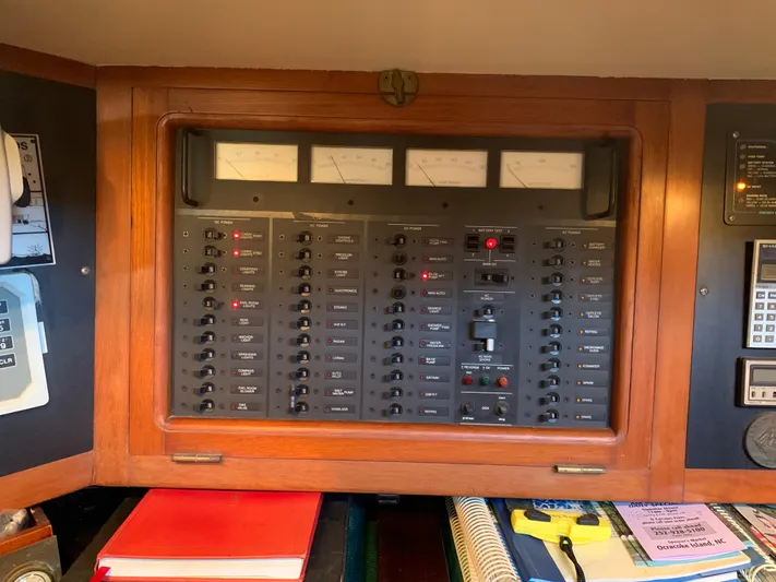 Legacy Yacht Photos Pics 