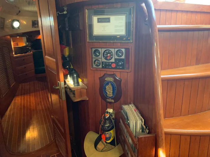 Legacy Yacht Photos Pics 