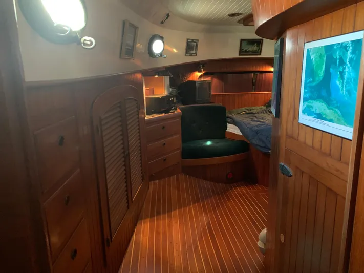 Legacy Yacht Photos Pics 