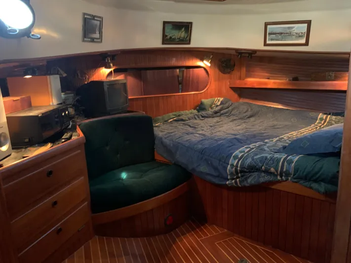 Legacy Yacht Photos Pics 