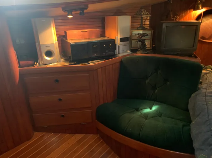 Legacy Yacht Photos Pics 