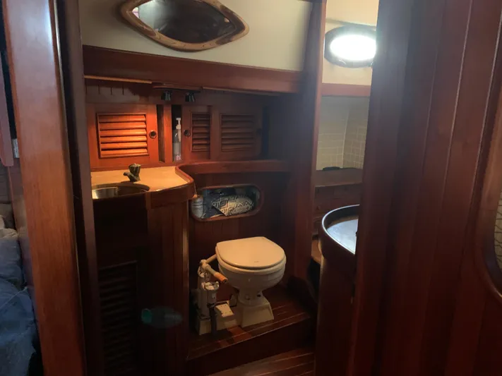 Legacy Yacht Photos Pics 