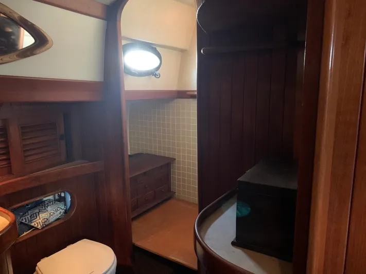 Legacy Yacht Photos Pics 