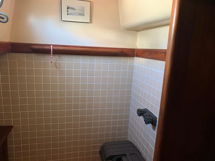 Legacy Yacht Photos Pics 