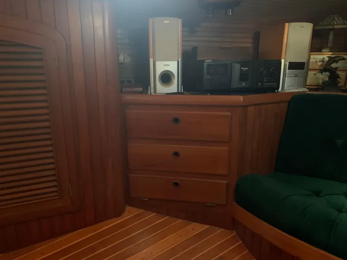 Legacy Yacht Photos Pics 