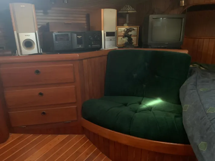 Legacy Yacht Photos Pics 