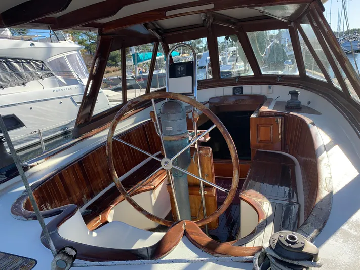 Legacy Yacht Photos Pics 