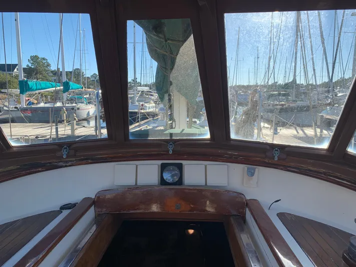 Legacy Yacht Photos Pics 