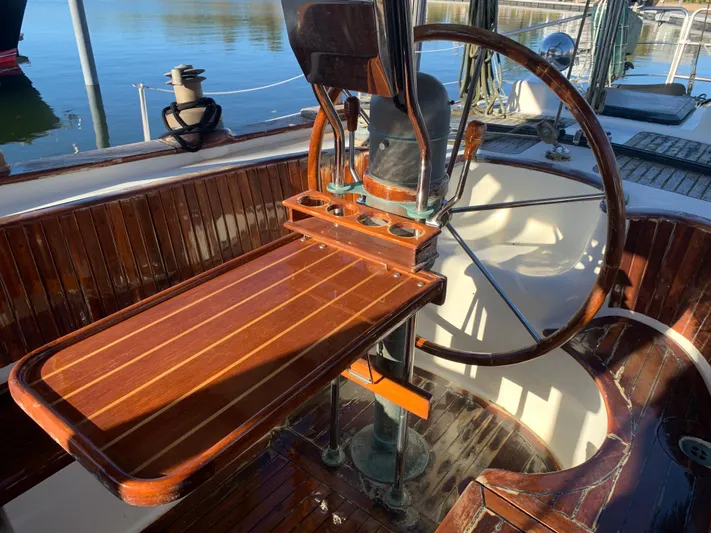 Legacy Yacht Photos Pics 