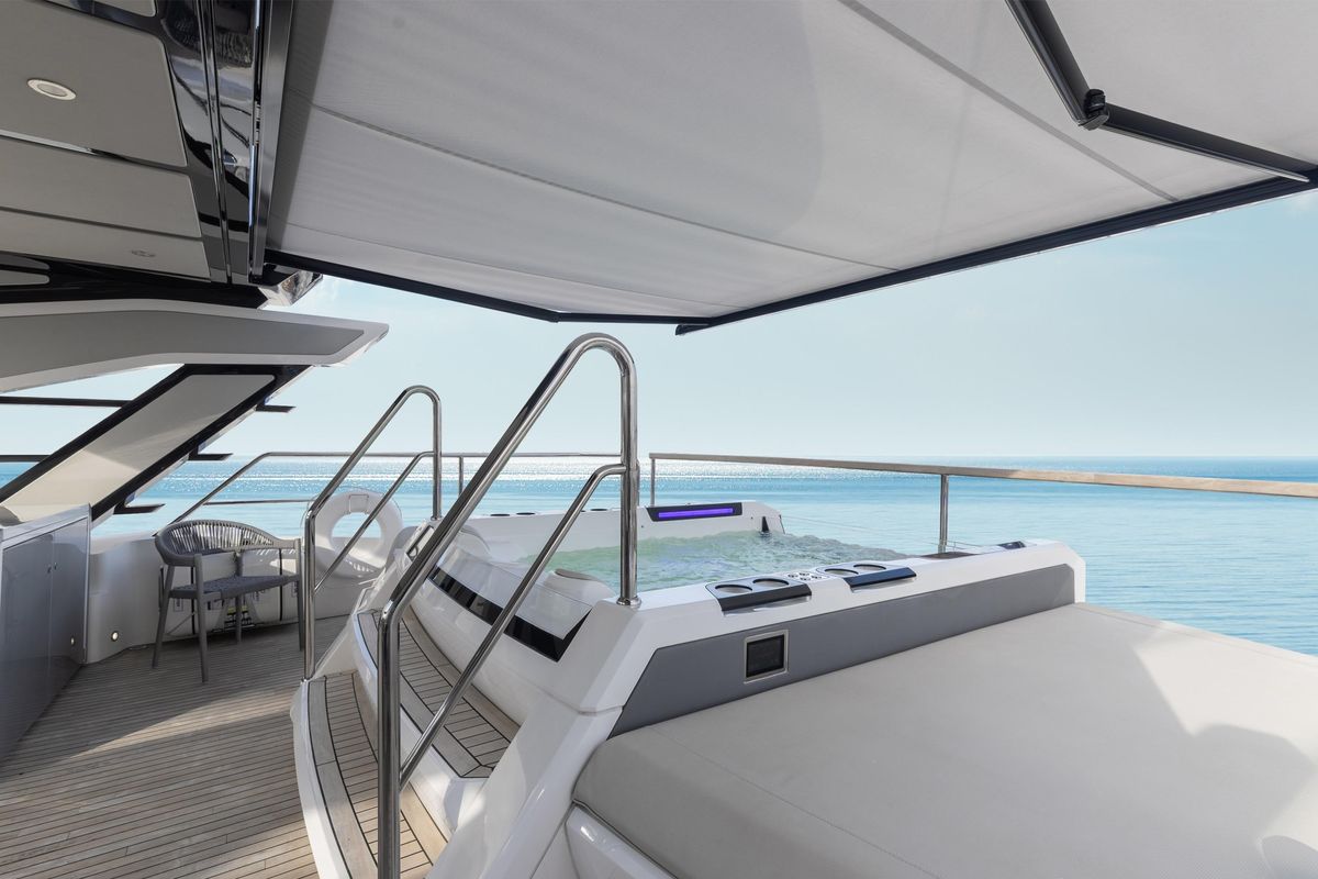 2023 Sunseeker 90 