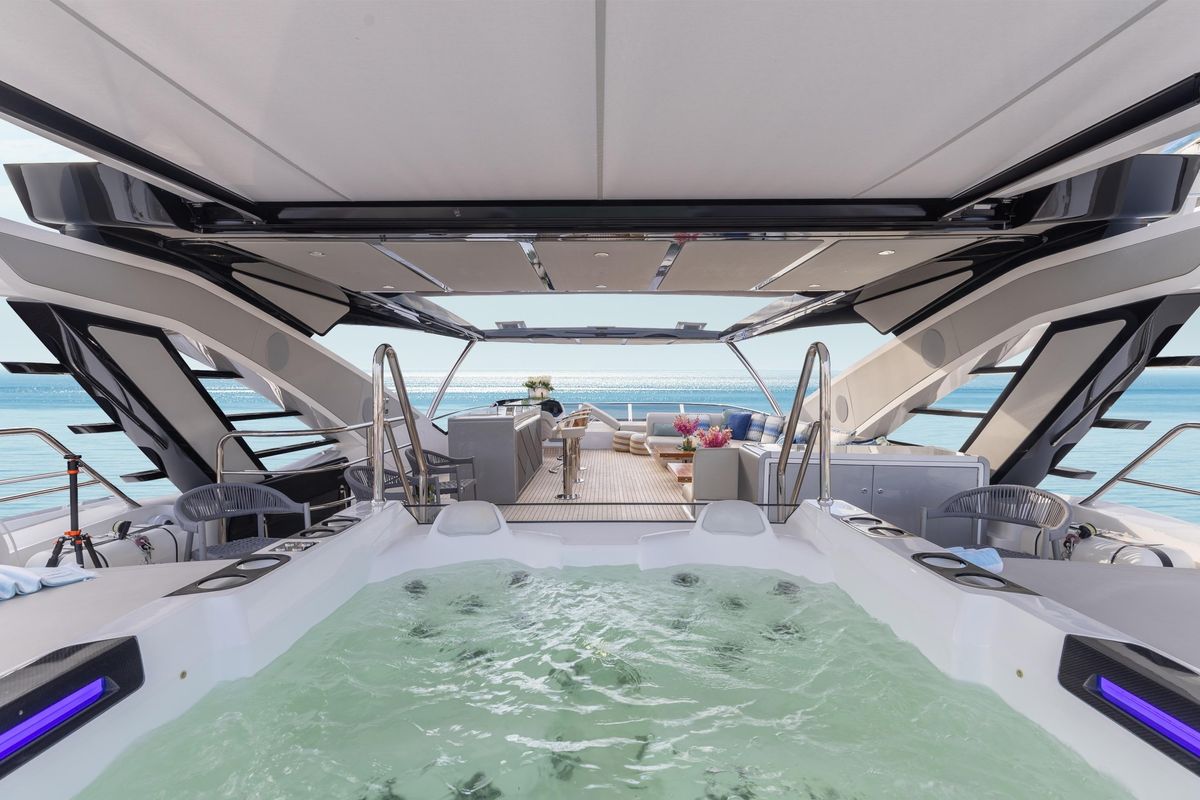 2023 Sunseeker 90 