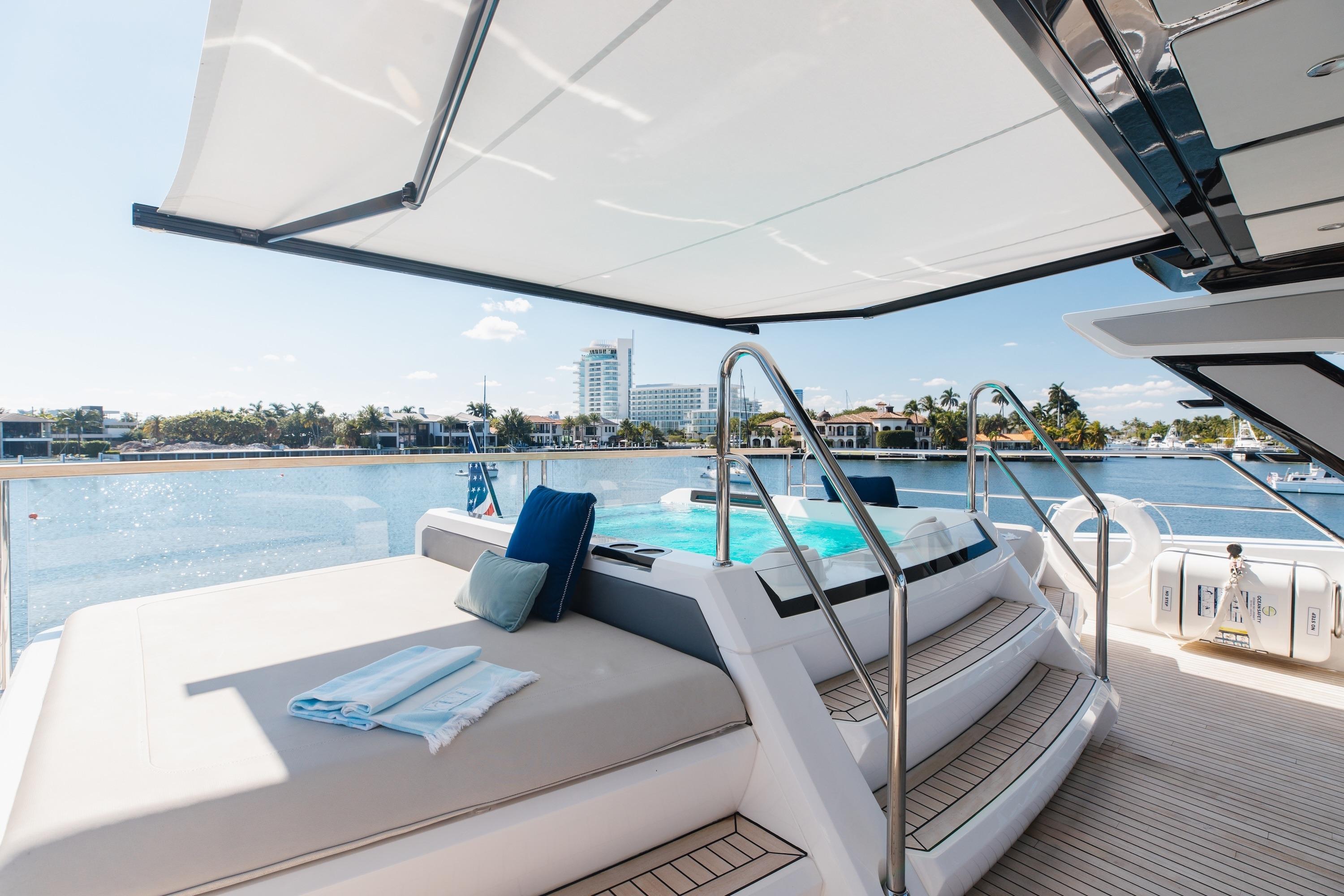 Yacht Photo 40
