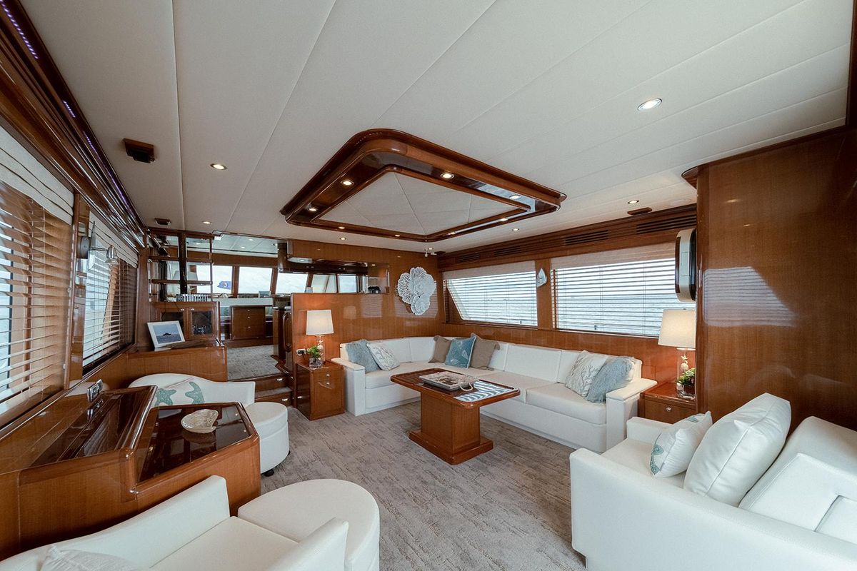 2013 Hampton 68 