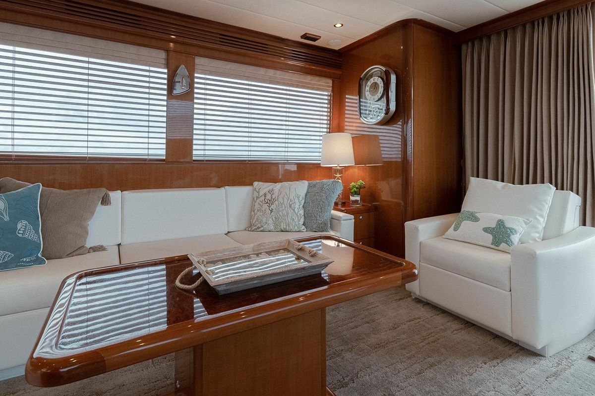 2013 Hampton 68 