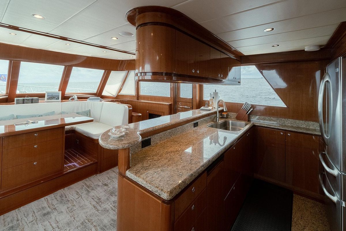 2013 Hampton 68 