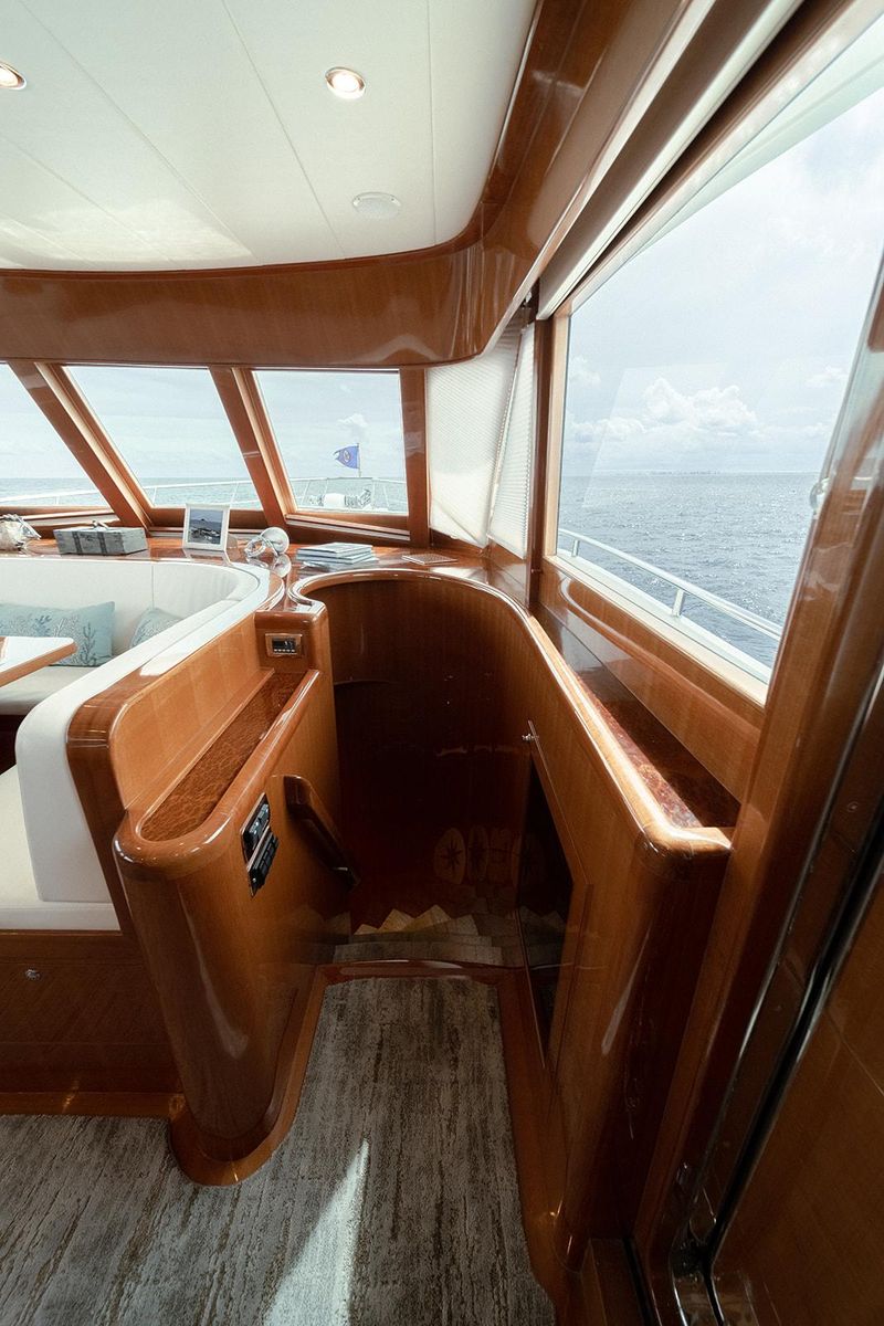 2013 Hampton 68 