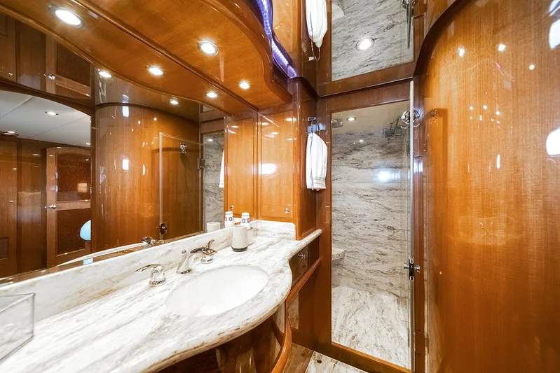 Isobel III Yacht Photos Pics Master Ensuite Head