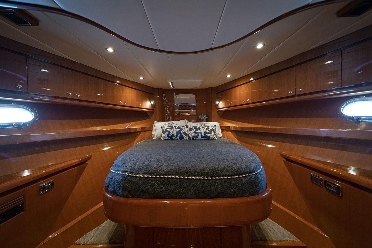 2013 Hampton 68 