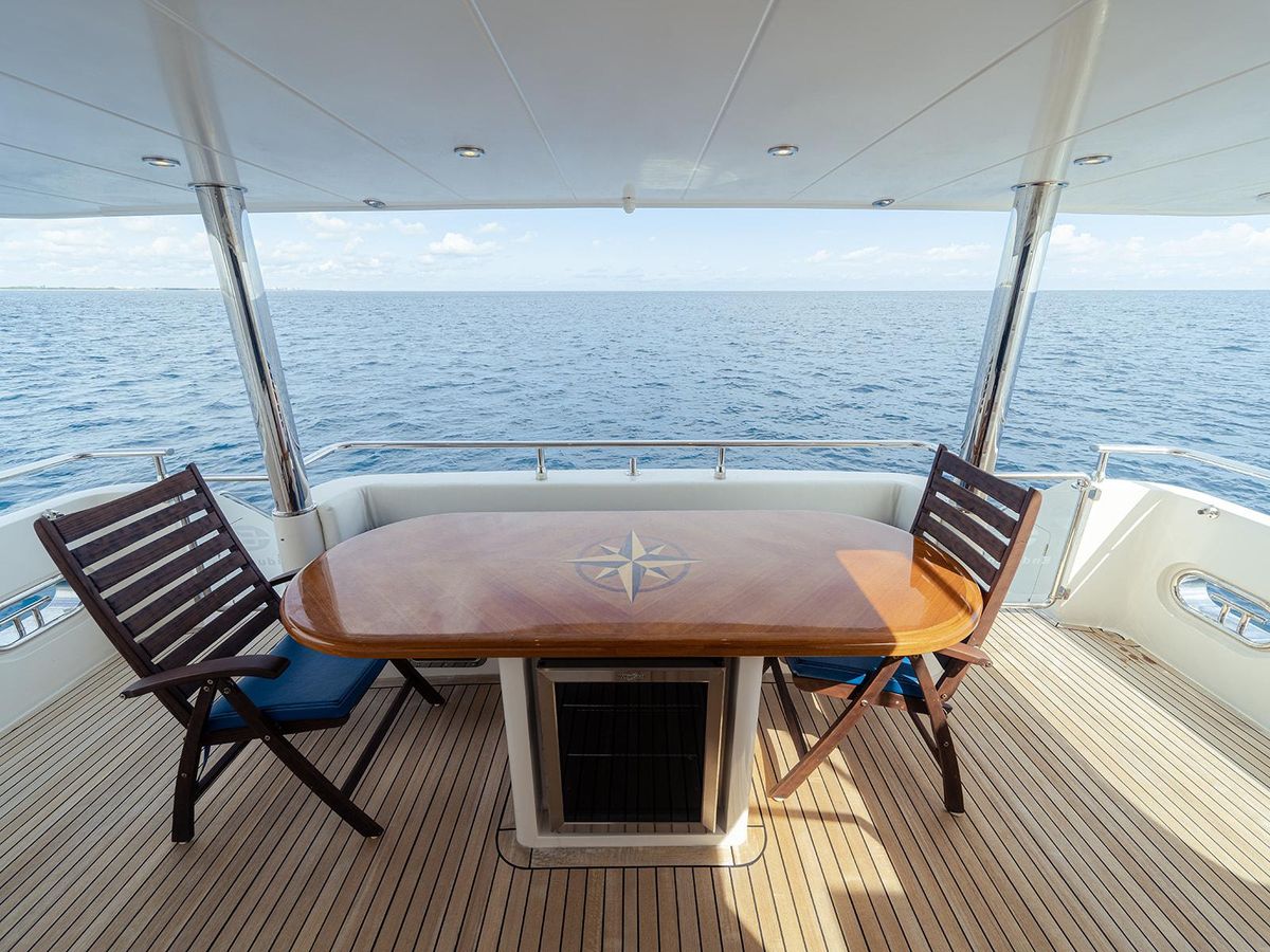 2013 Hampton 68 