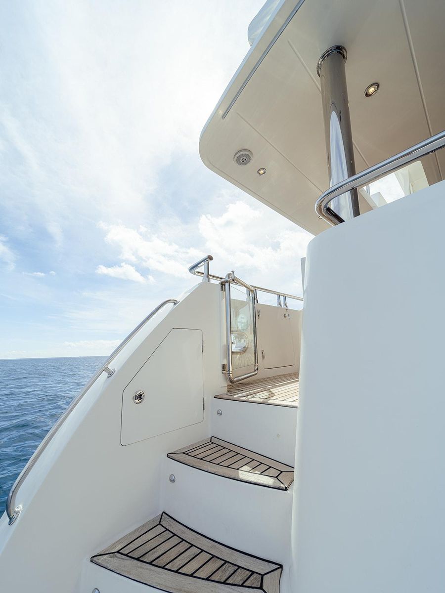 2013 Hampton 68 