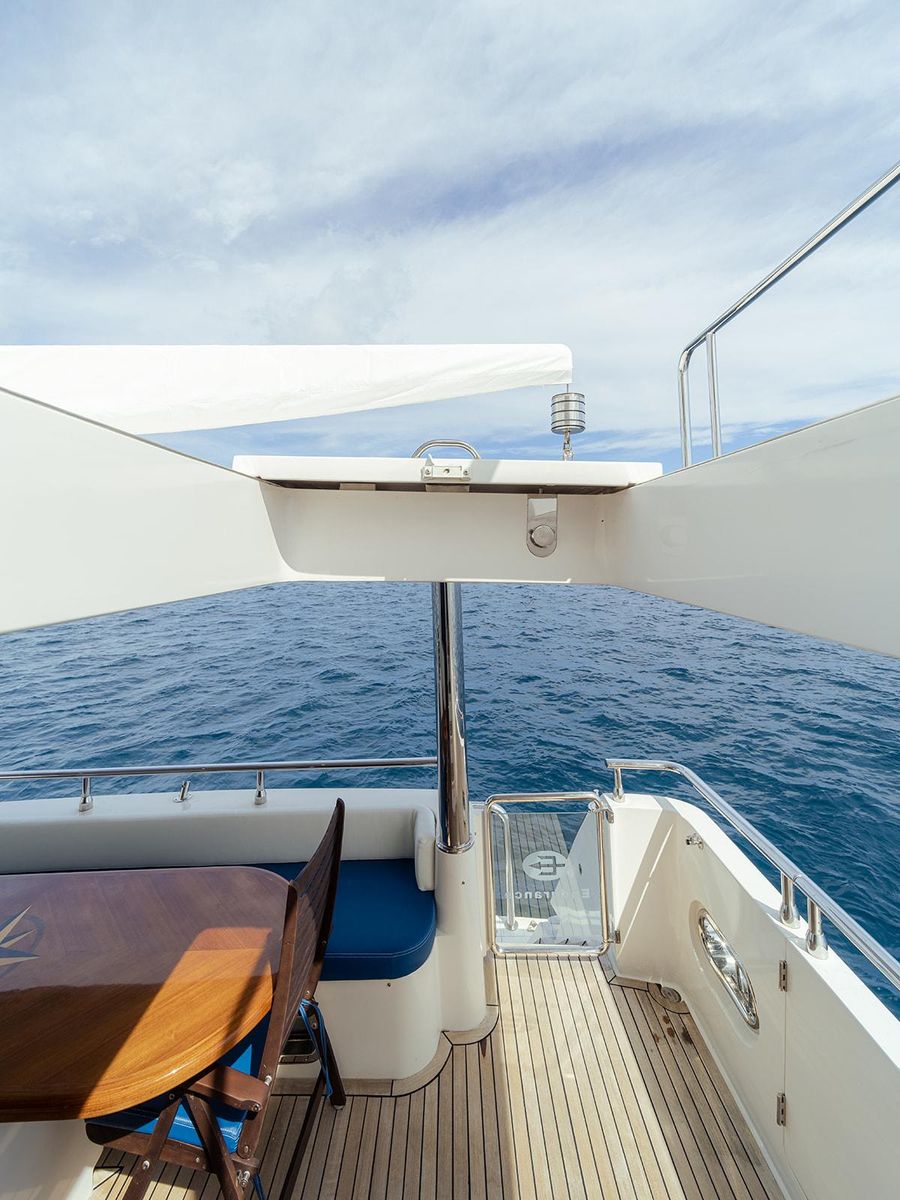 2013 Hampton 68 