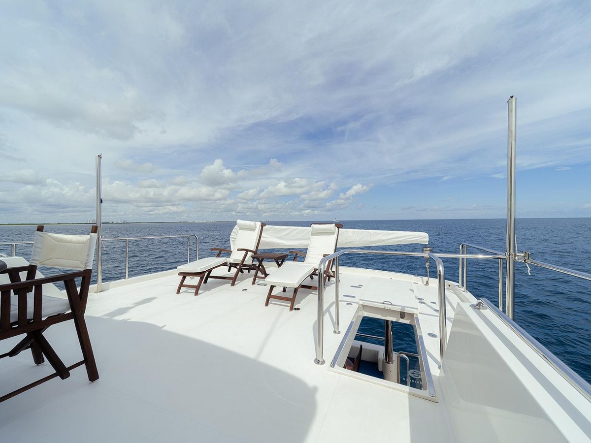 2013 Hampton 68 