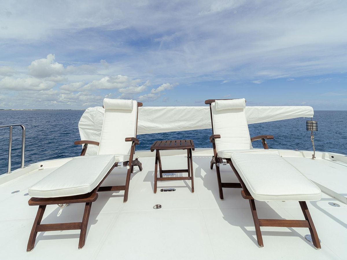 2013 Hampton 68 