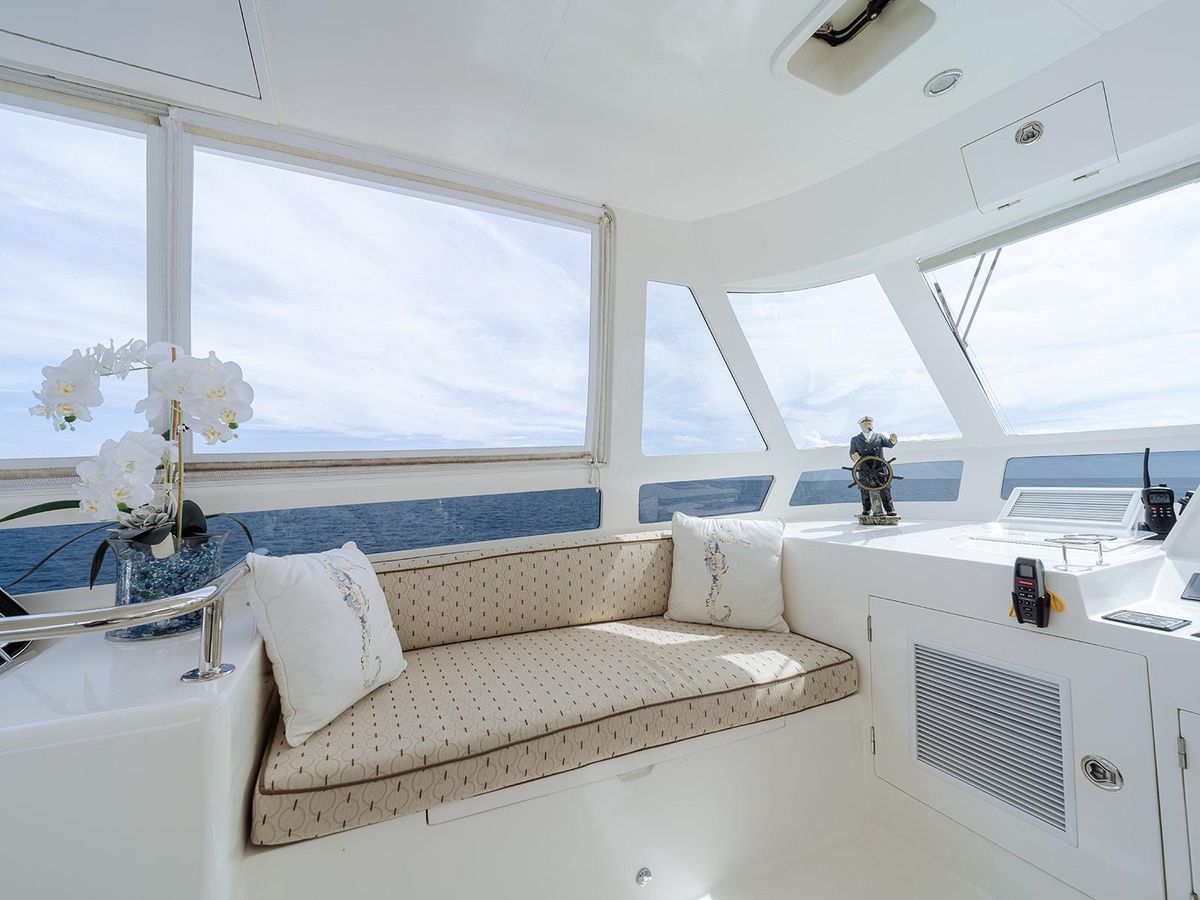 2013 Hampton 68 