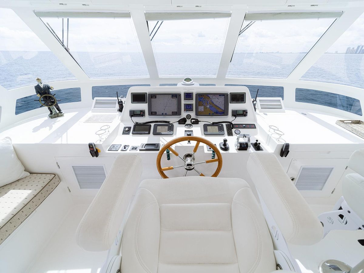 2013 Hampton 68 