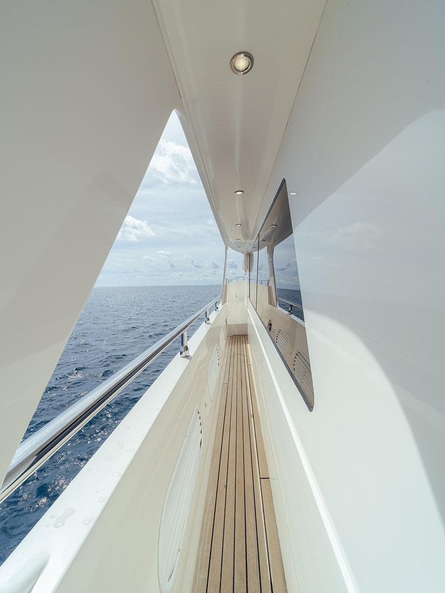 2013 Hampton 68 