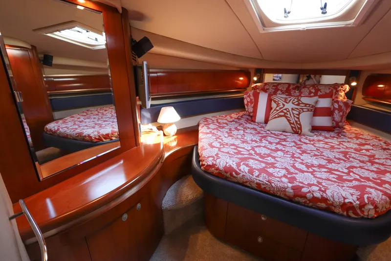 Justus Yacht Photos Pics Forward stateroom