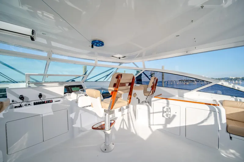 Urgent Sea Yacht Photos Pics 2003 Viking 45 Express yacht helm with panoramic views and modern controls.