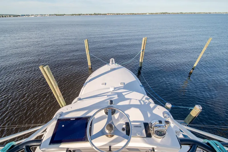 Urgent Sea Yacht Photos Pics 2003 Viking 45 Express yacht helm with ocean view and navigational equipment.