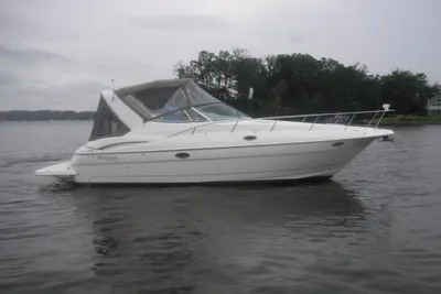 Cruisers Yachts 320 Express