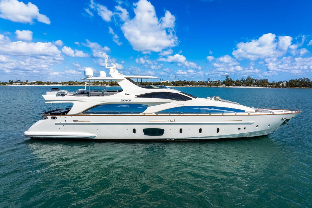 2005 Azimut 105 