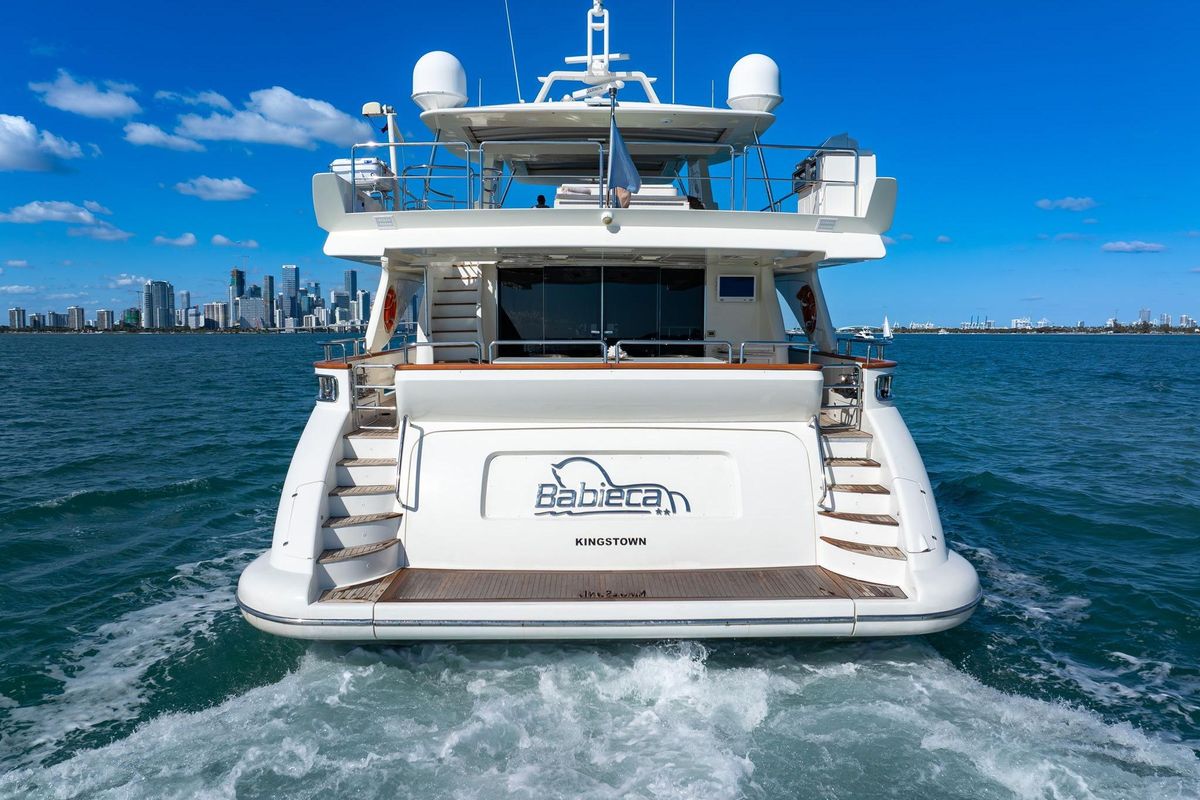 2005 Azimut 105 
