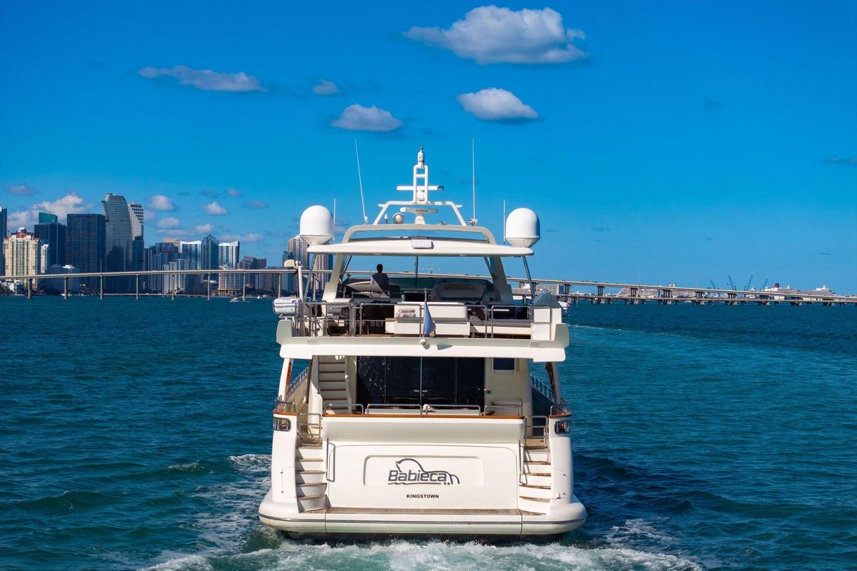 2005 Azimut 105 