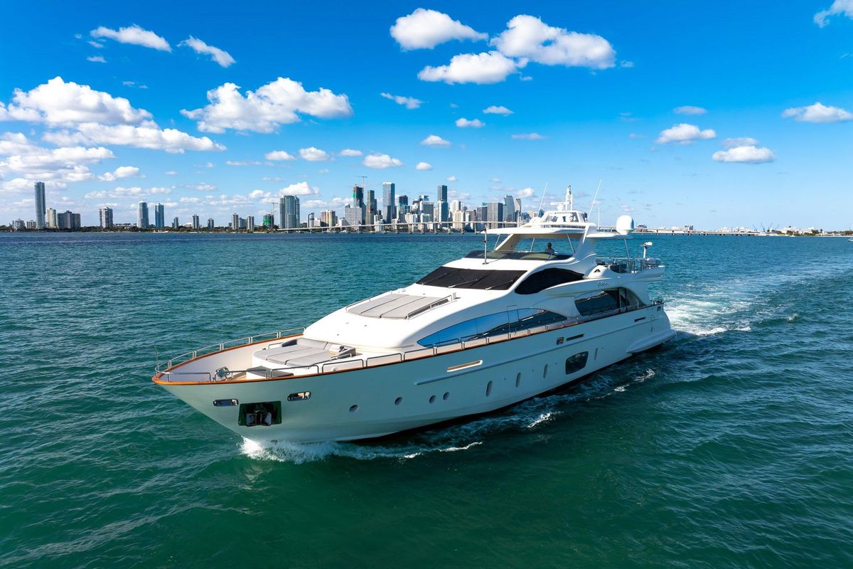 2005 Azimut 105 
